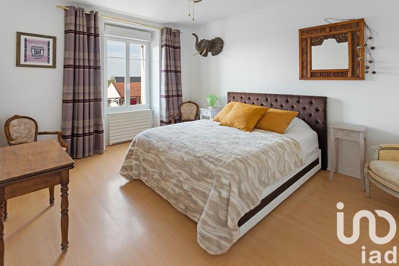 Maison - 210 m² - 7 pièces