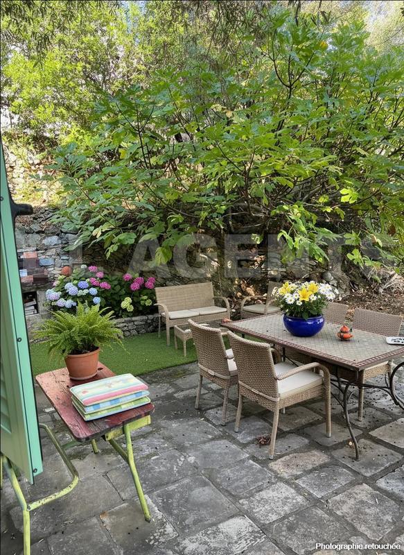 Maison traditionnelle - 220 m² - 12 pièces