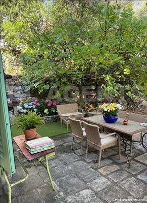 Maison traditionnelle - 220 m² - 12 pièces