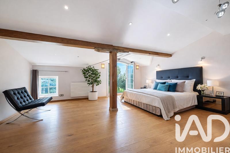 Maison - 660 m² - 16 pièces