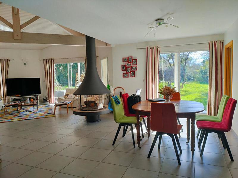 Maison - 240 m² - 8 pièces