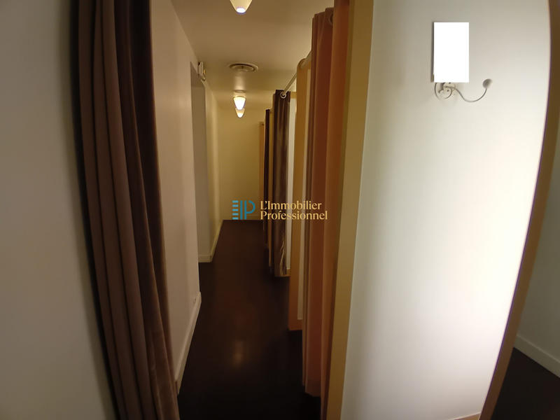 Local commercial - 143 m² - 3 pièces