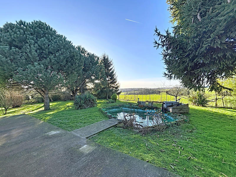 Maison - 240 m² - 8 pièces