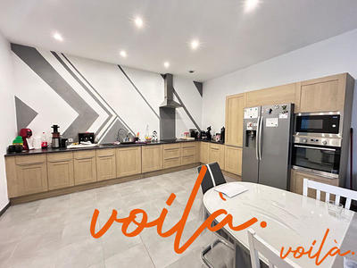 Maison - 240 m² - 6 pièces