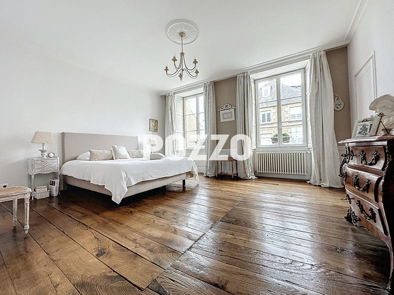 Maison - 265 m² - 9 pièces