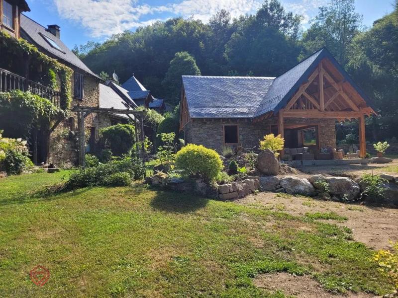 Propriété - 280 m² - 10 pièces