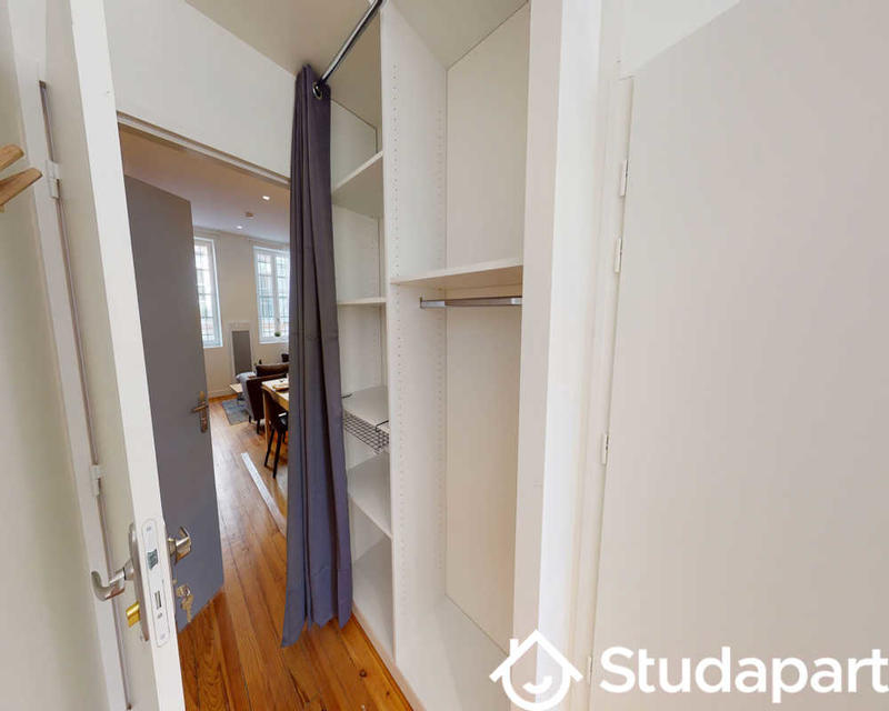 Chambre - 80 m² - 1 pièce