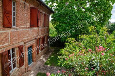 Maison - 580 m² - 16 pièces