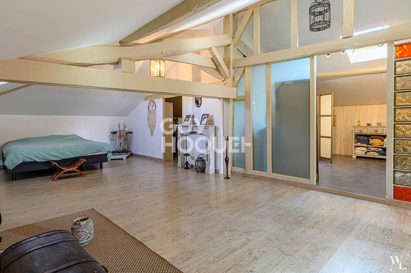 Maison - 220 m² - 5 pièces