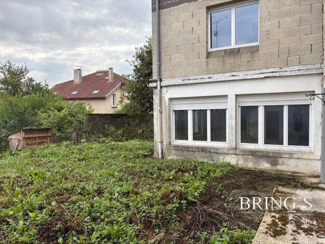 Maison - 240 m² - 9 pièces