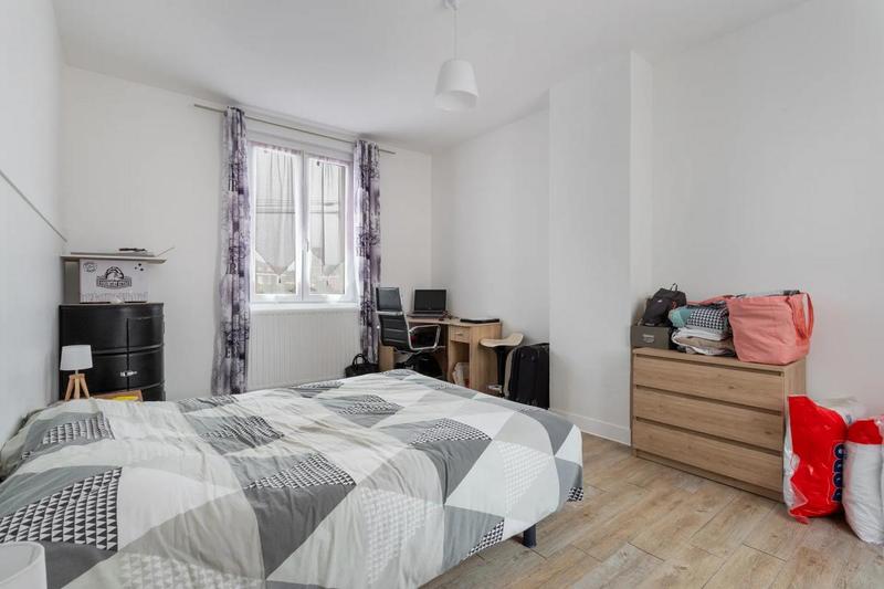 Maison - 210 m² - 8 pièces