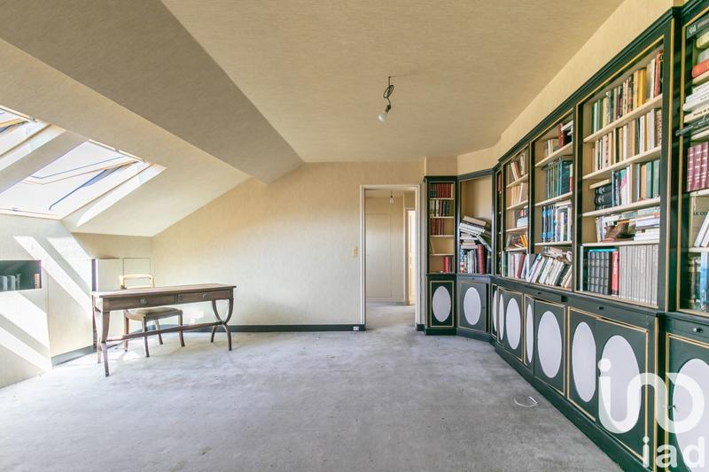 Maison - 230 m² - 12 pièces