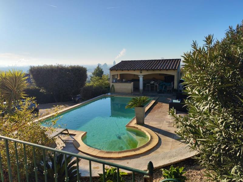 Maison - 253 m² - 8 pièces