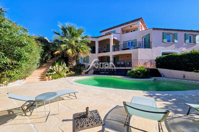 Maison - 214 m² - 7 pièces