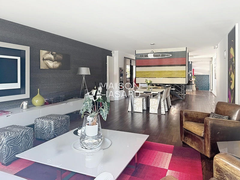 Maison contemporaine - 222 m² - 8 pièces