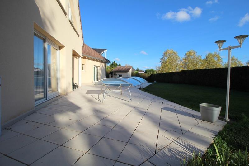 Maison - 234 m² - 9 pièces