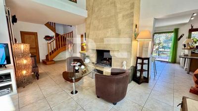 Maison - 217 m² - 7 pièces