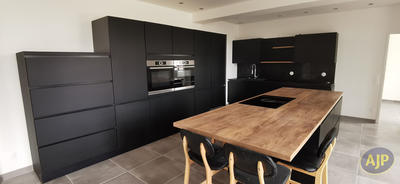 Maison - 275 m² - 6 pièces