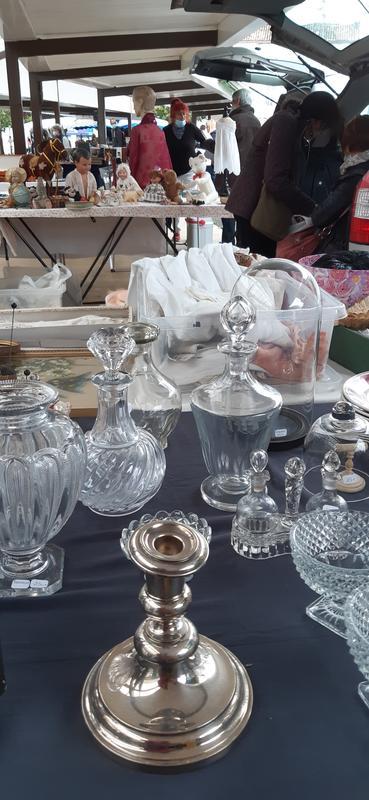 Marché mensuel des brocanteurs professionnels