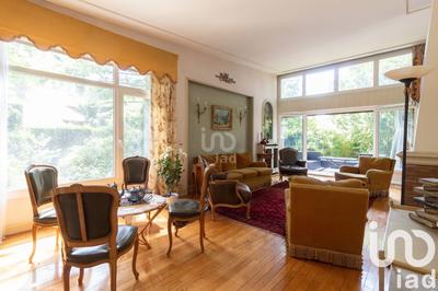 Maison - 238 m² - 10 pièces