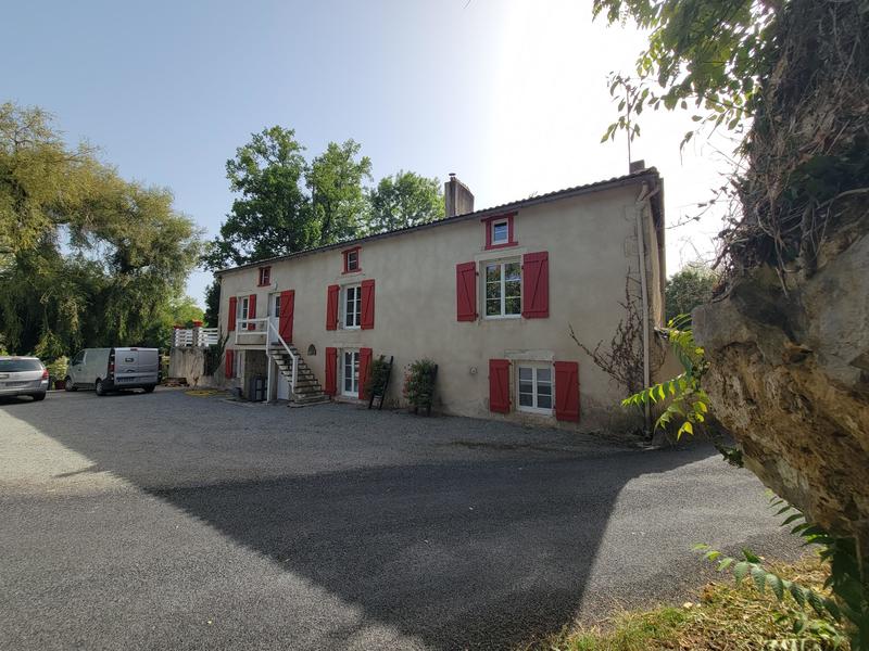 Demeure - 298 m² - 11 pièces