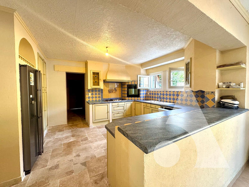 Maison - 247 m² - 7 pièces