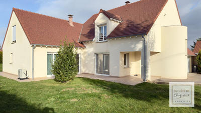 Maison - 250 m² - 9 pièces
