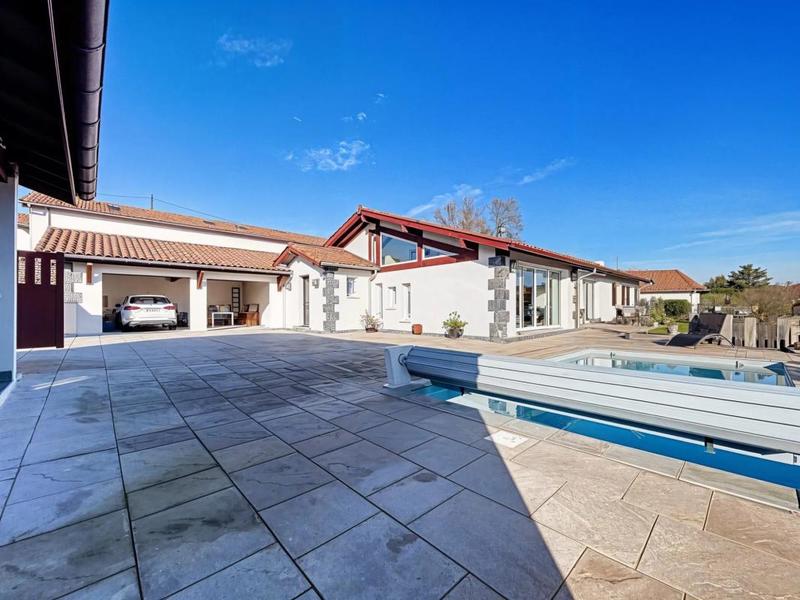 Maison - 183 m² - 5 pièces