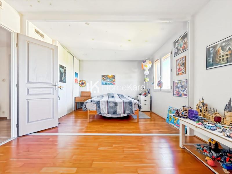 Maison - 140 m² - 5 pièces