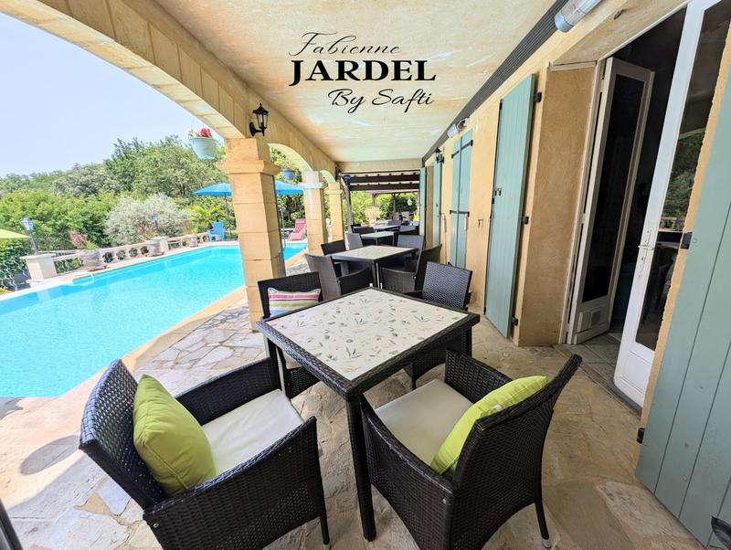 Maison - 292 m² - 10 pièces