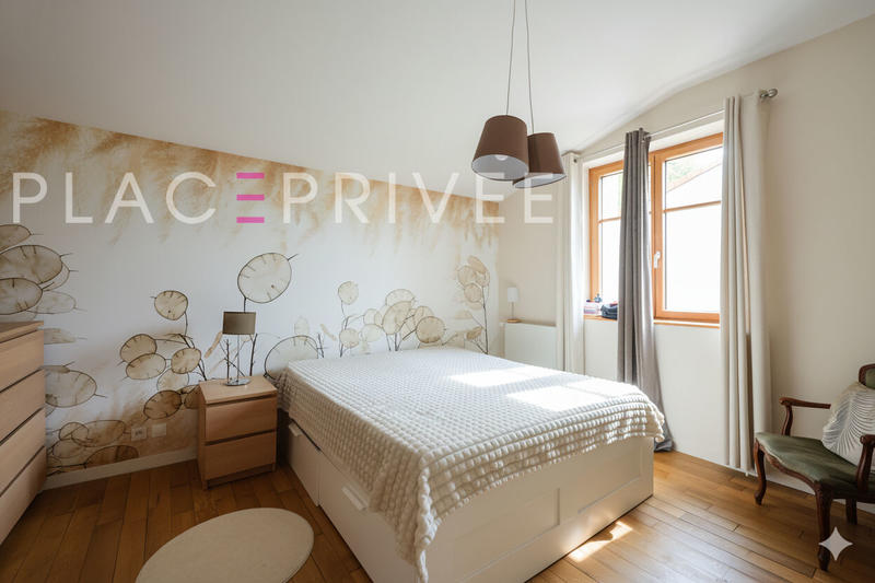 Maison - 218 m² - 8 pièces