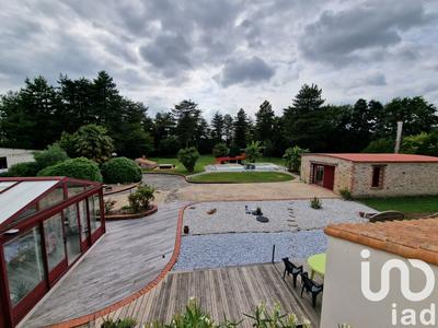 Maison - 360 m² - 10 pièces