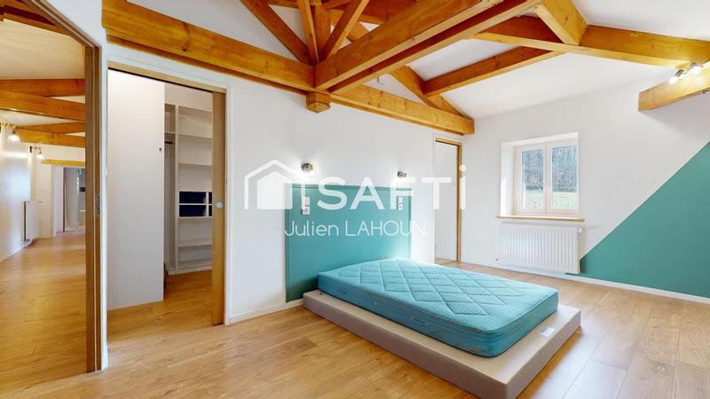 Maison - 230 m² - 8 pièces