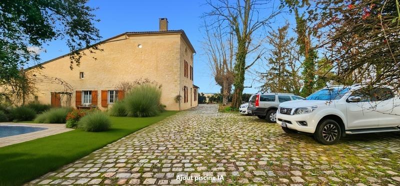 Maison en pierre - 363 m² - 10 pièces