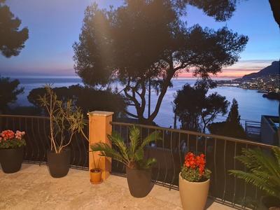 Maison - 300 m² - 5 pièces