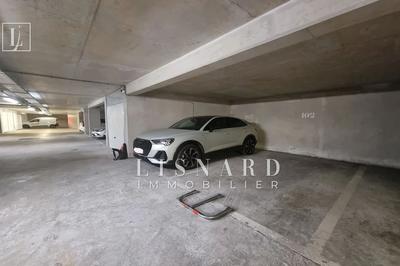 Parking / Garage - 12 m²