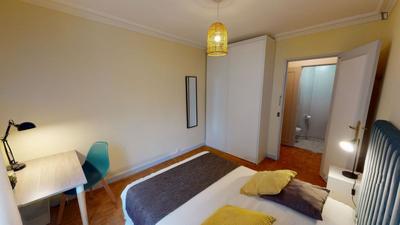 Chambre - 11 m² - 4 pièces