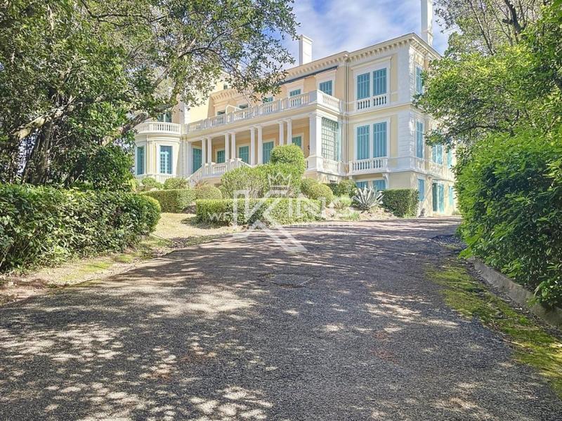 Appartement - 90 m² - 3 pièces