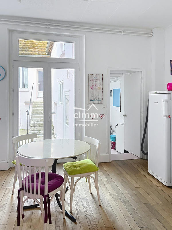 Maison traditionnelle - 159 m² - 4 pièces