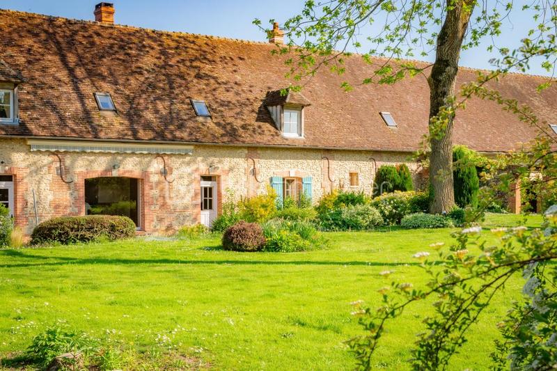 Propriété - 324 m² - 11 pièces