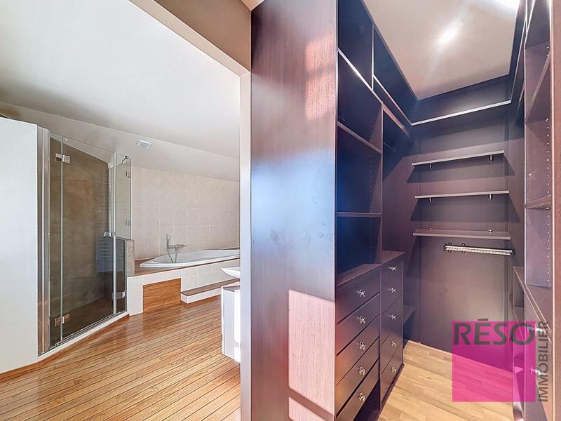 Appartement - 186 m² - 7 pièces