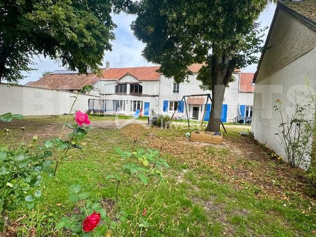 Maison - 337 m² - 8 pièces