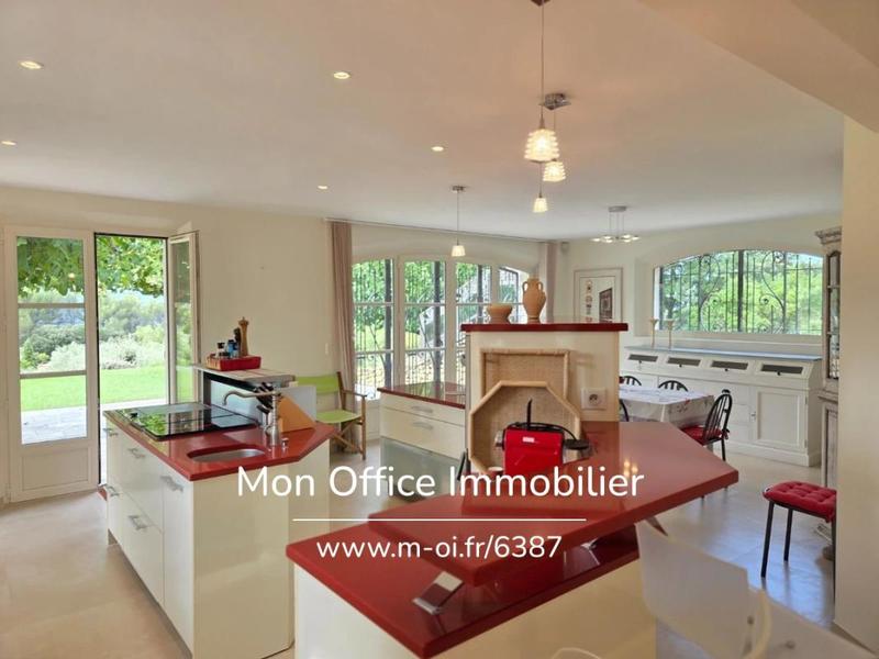 Propriété - 340 m² - 7 pièces