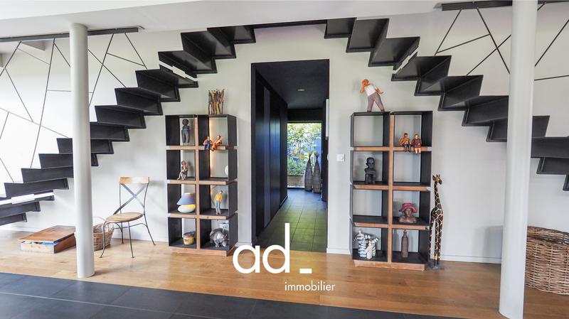 Maison contemporaine - 271 m² - 8 pièces