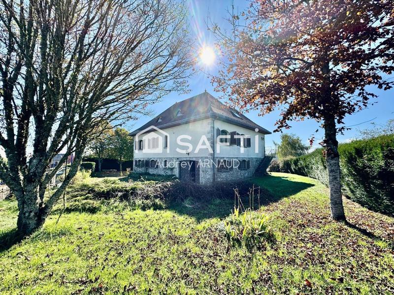 Maison - 254 m² - 9 pièces