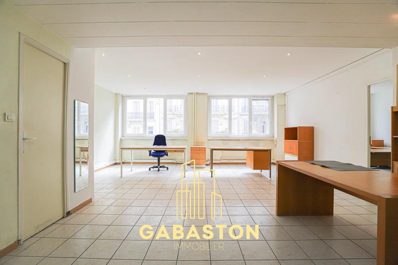 Bureau - 125 m² - 6 pièces