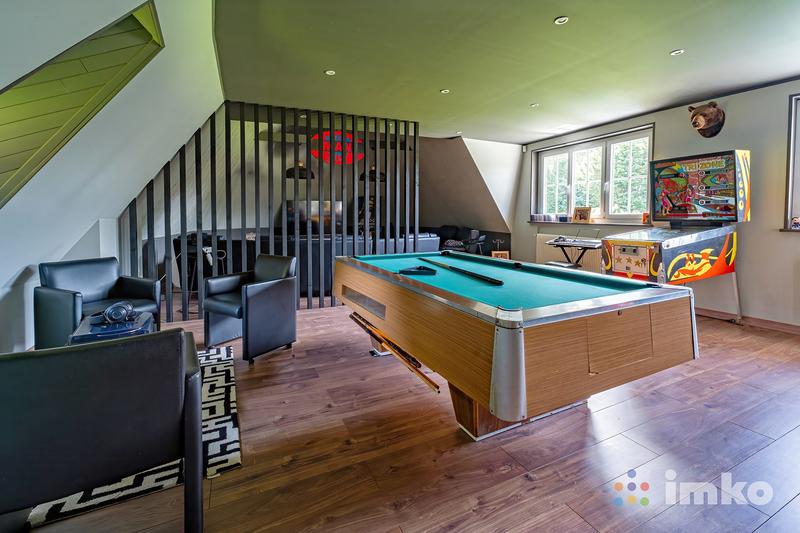 Maison - 450 m² - 6 pièces