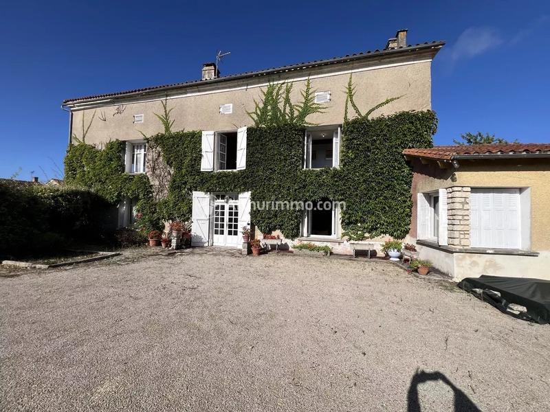 Maison - 259 m² - 7 pièces