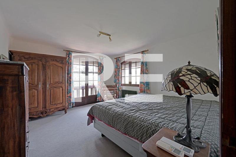 Maison - 238 m² - 7 pièces