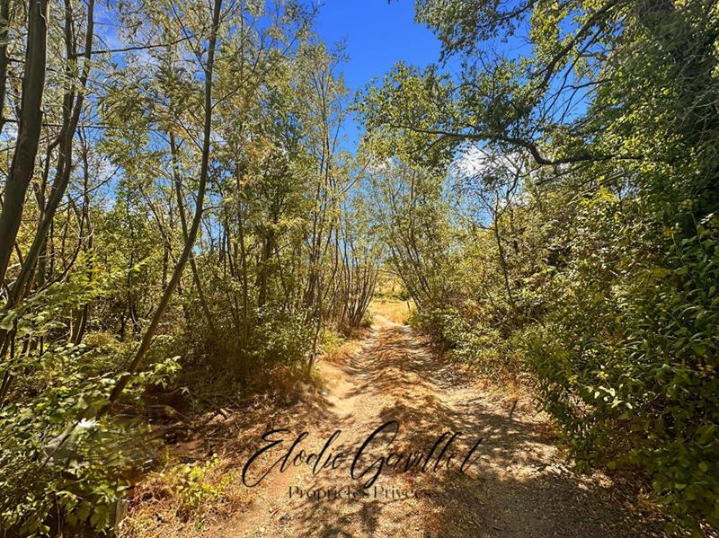 Terrain constructible - 3 070 m²